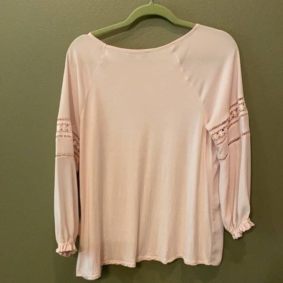 Soft pink blouse - Picture 2 of 3